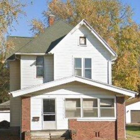 Cool And Affordable Apartment Galesburg Exterior photo