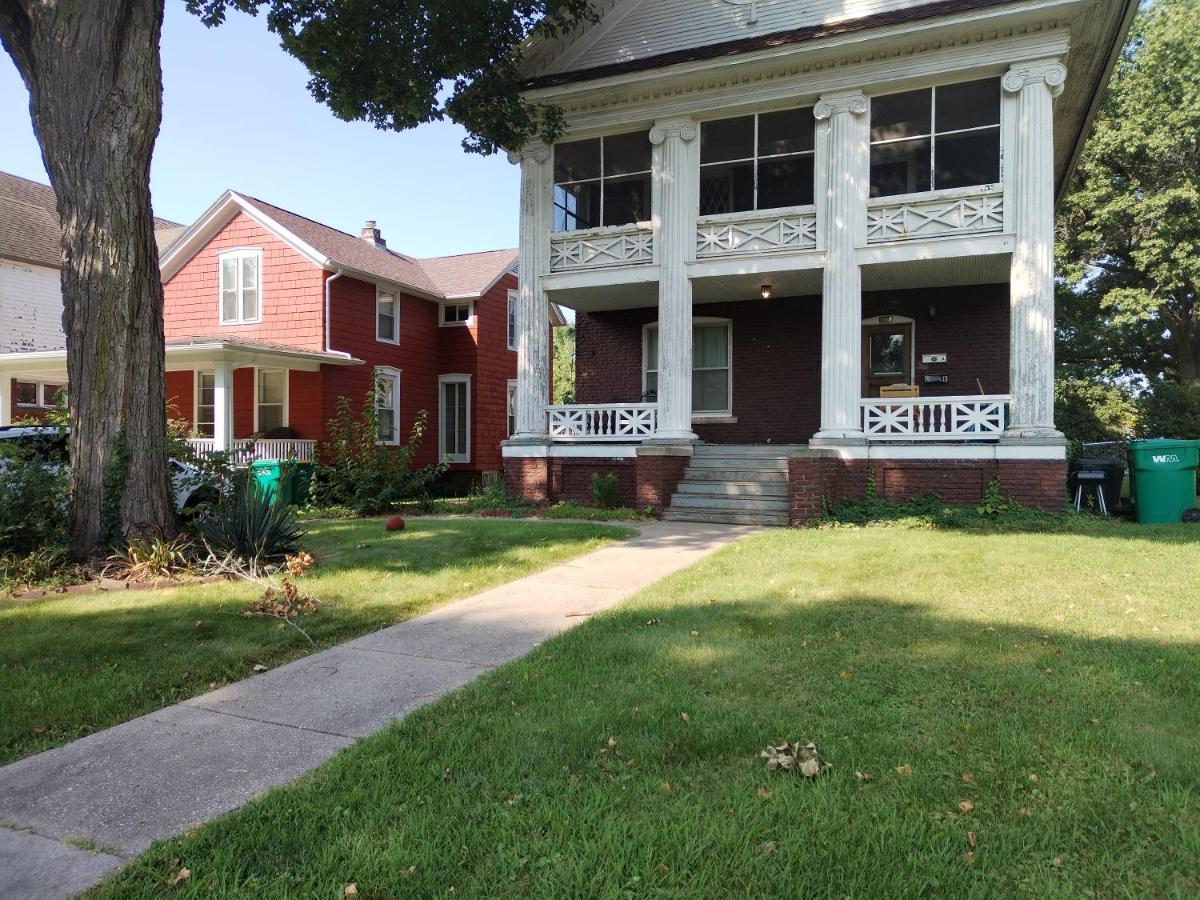 Cool And Affordable Apartment Galesburg Exterior photo